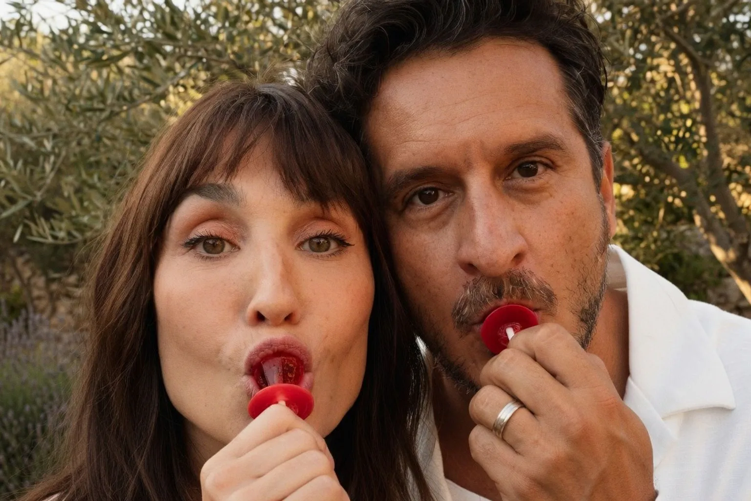 Cinq mariages, une vie : la leçon de style de Bianca Gervais et Sébastien Diaz en Provence