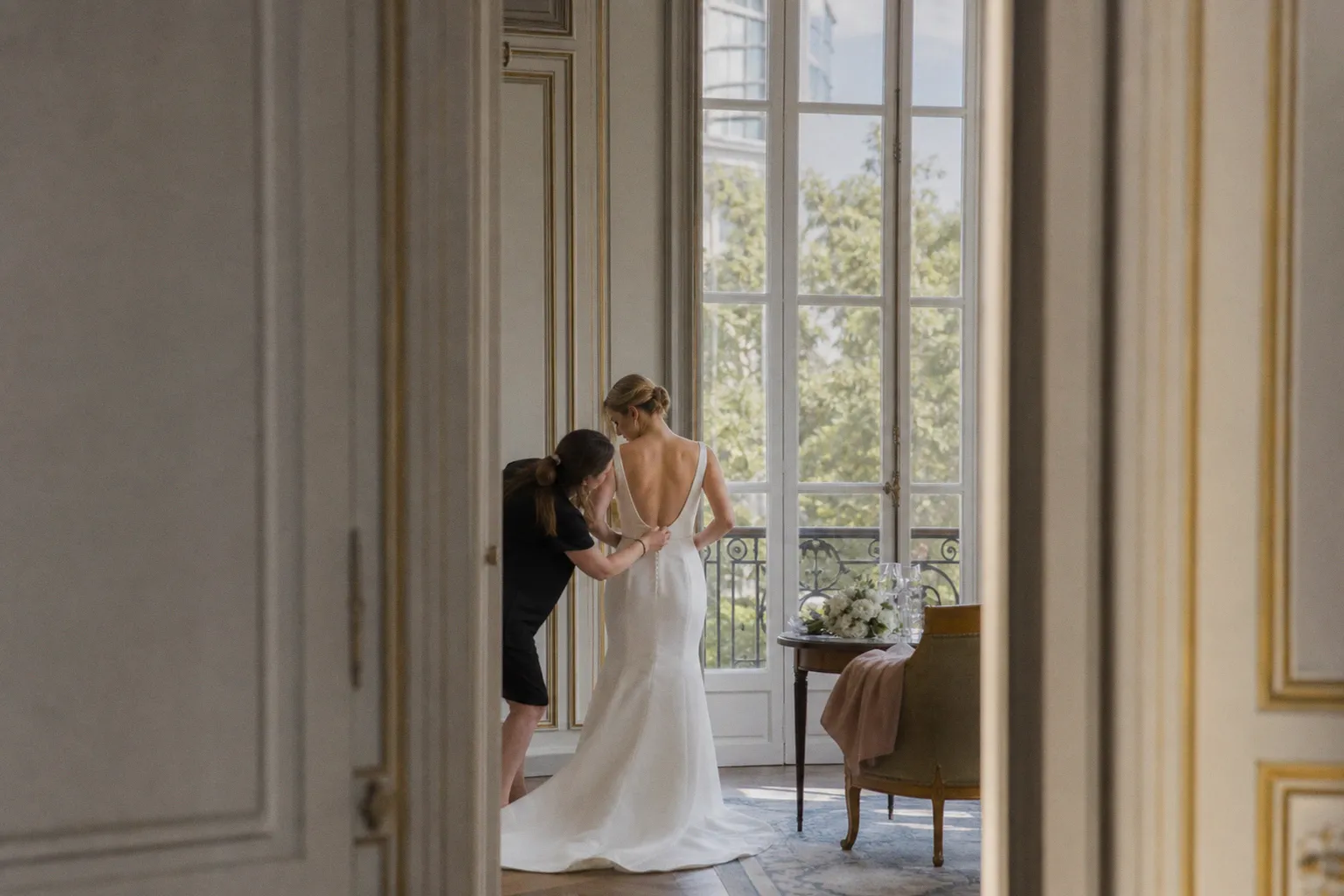 L'art de capturer l'intimité lors des mariages prestigieux : leçons du Gala de la Croix-Rouge