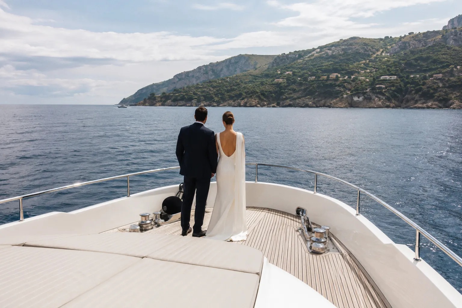 L'art de la photographie de mariage sur yacht : leçons d'élégance en Méditerranée