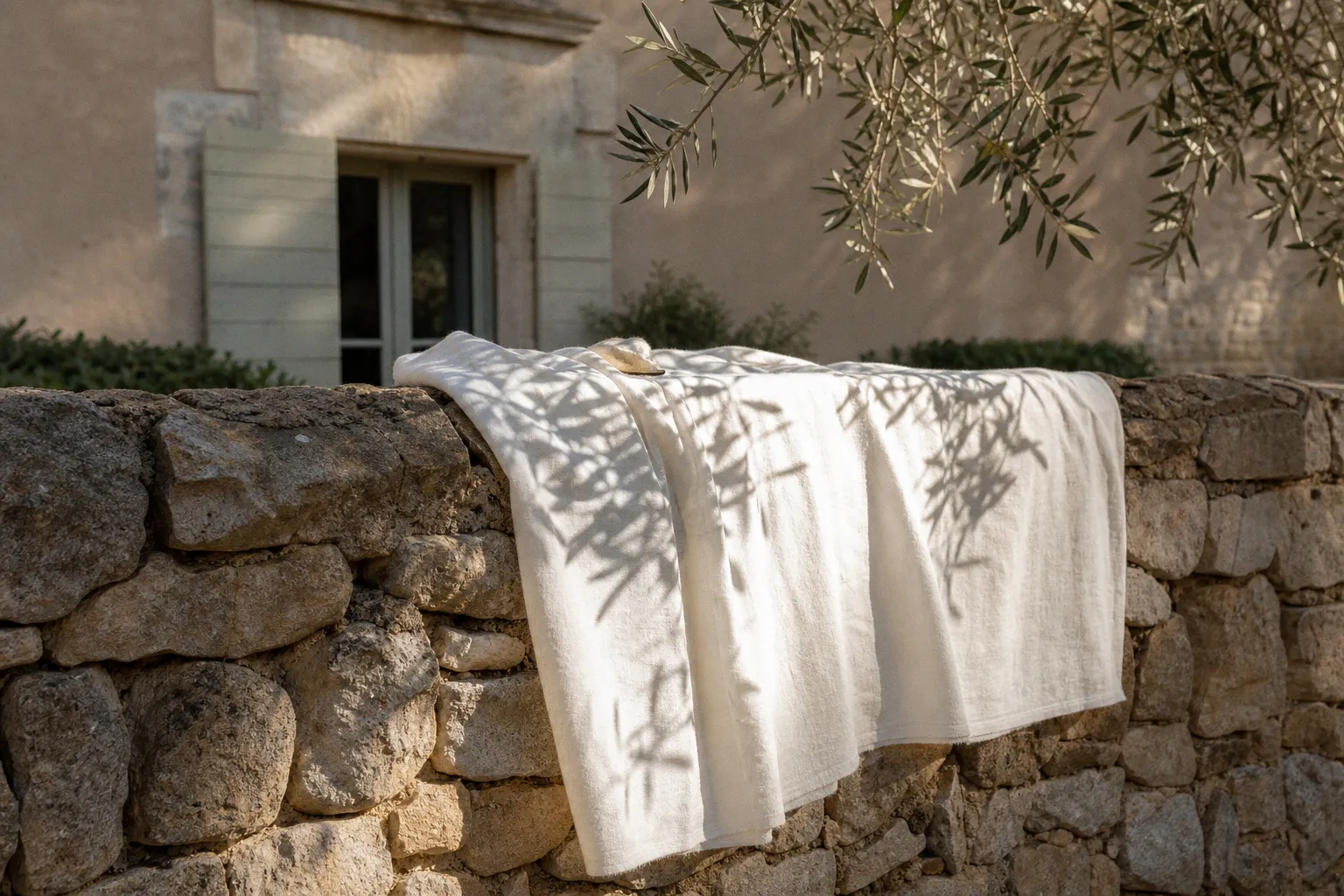 Lumière naturelle en Provence : gestion du soleil