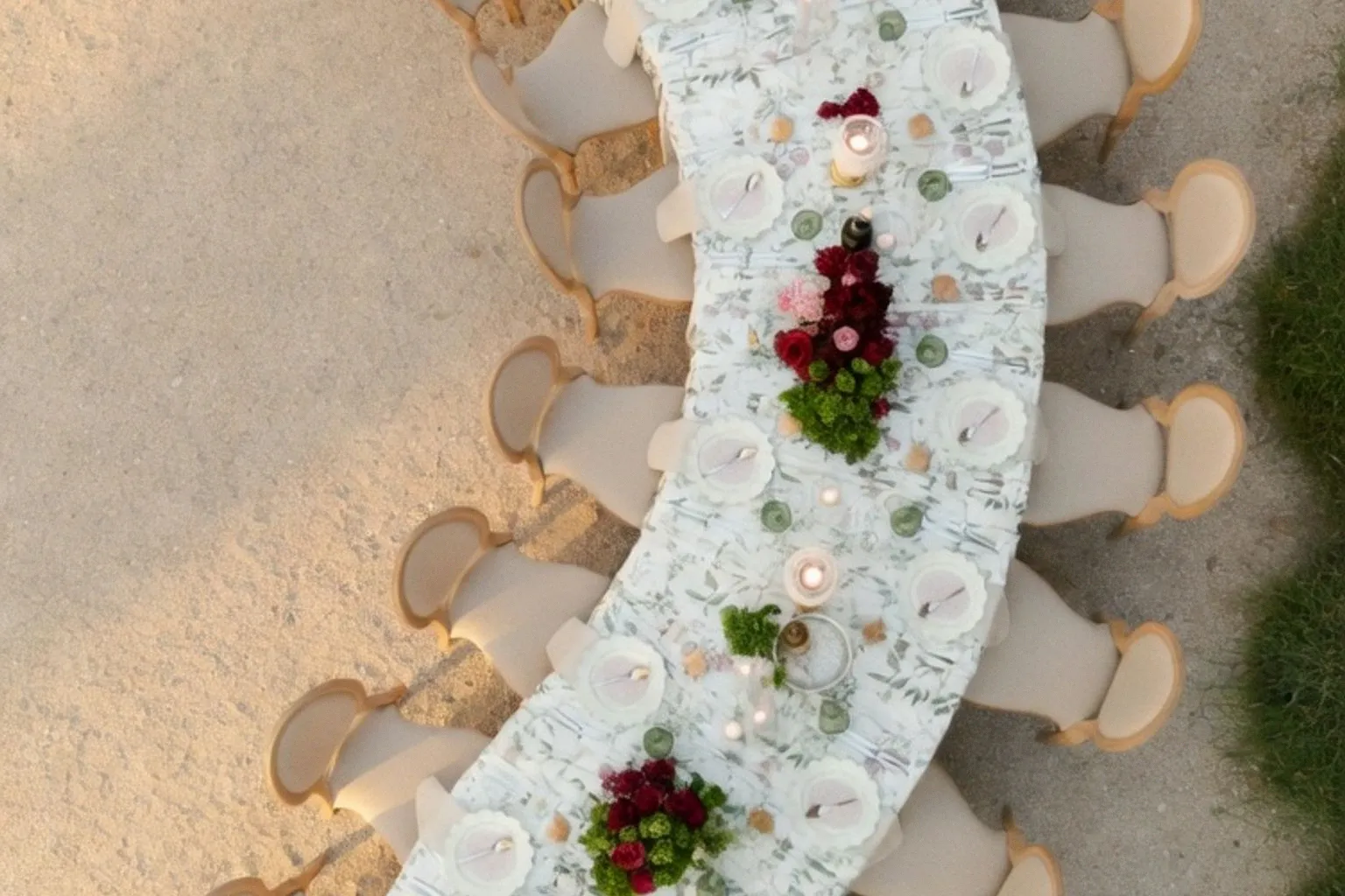Mariage au Château de Sannes : l'élégance d'une palette vert et bordeaux en Provence