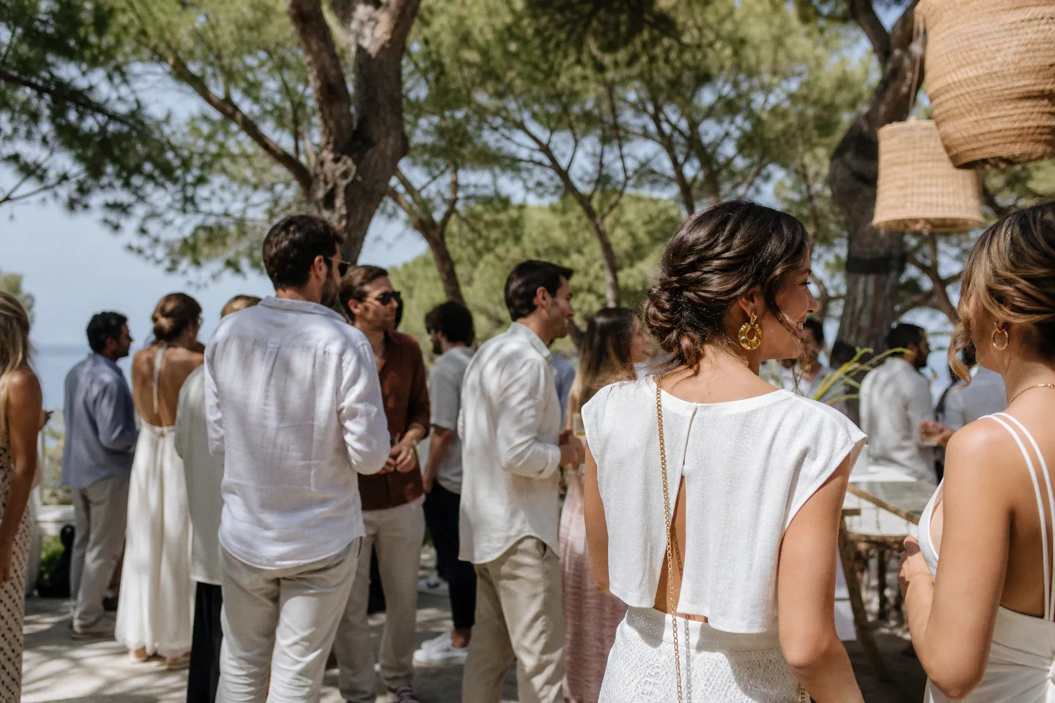 Mariage bohème en bord de mer : l'art de privatiser une plage privée sur la Côte d'Azur