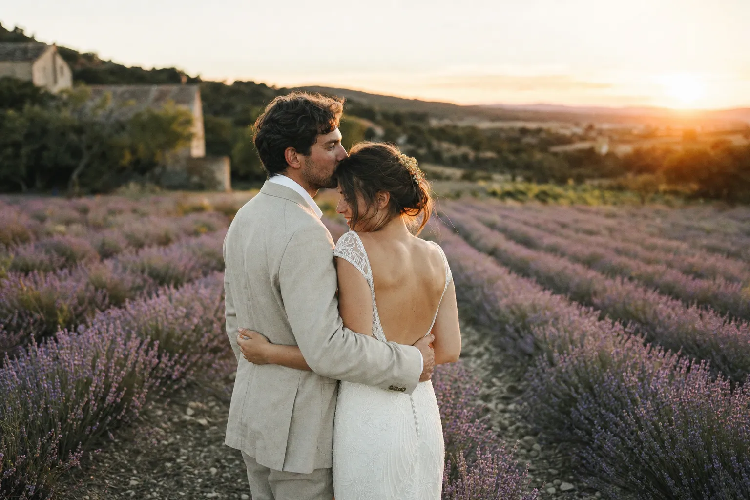 Mariage intime au Château du Jonquier : capturer l'authenticité en Provence