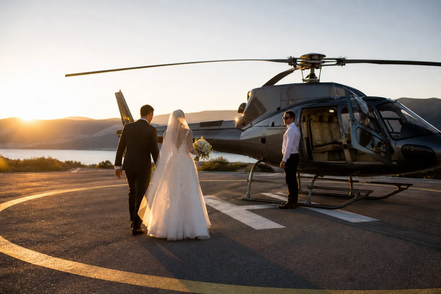 Mariages de luxe : l'arrivée en hélicoptère redéfinit l'entrée en scène