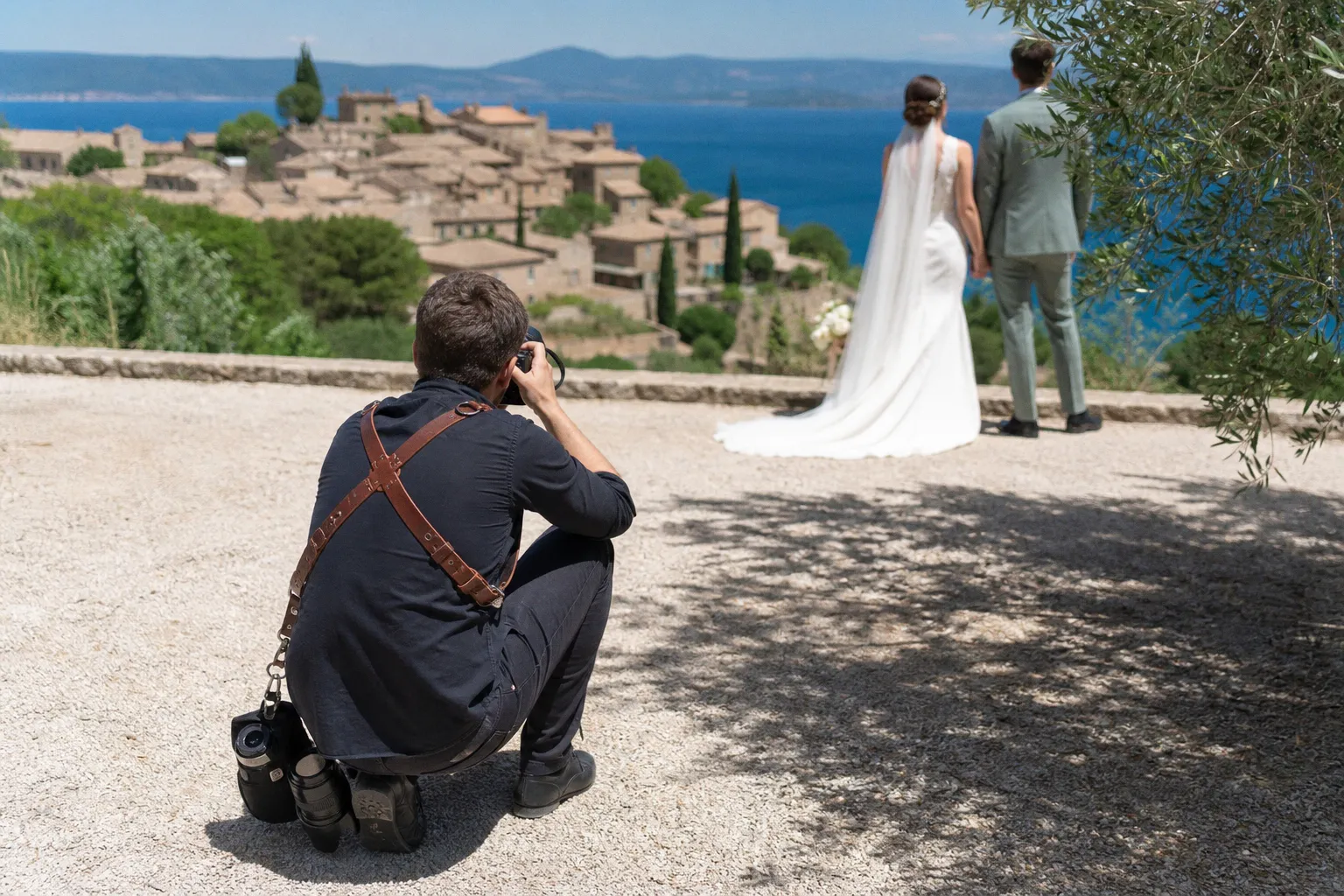 Pourquoi le compact expert devient l'allié indispensable des photographes de mariage