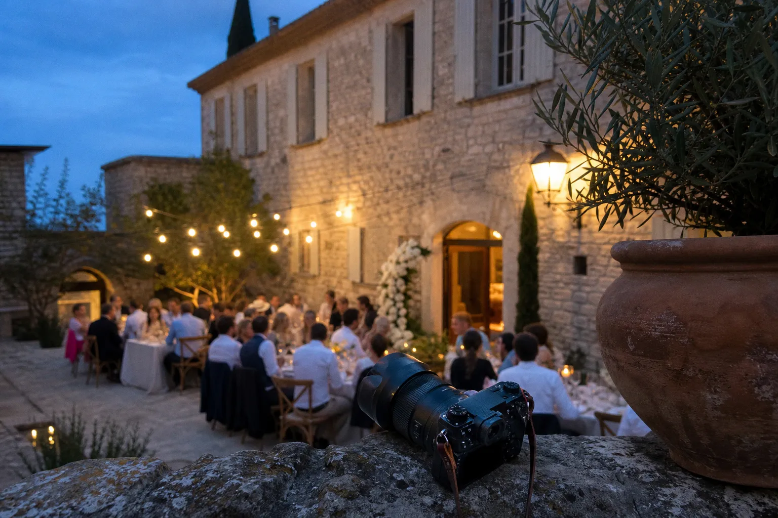 Pourquoi le Panasonic LUMIX DC-L10 s'impose comme l'allié discret des mariages en Provence