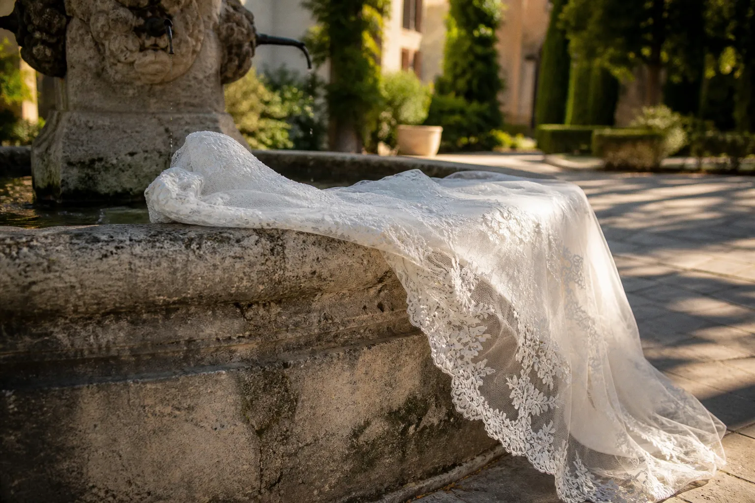 Robe de mariée : sur-mesure ou collection de créateur ?