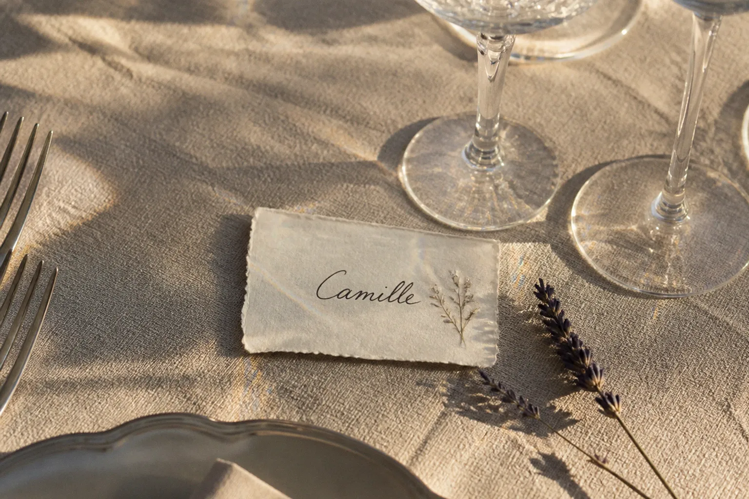 Scénographie de table de mariage : le guide pratique